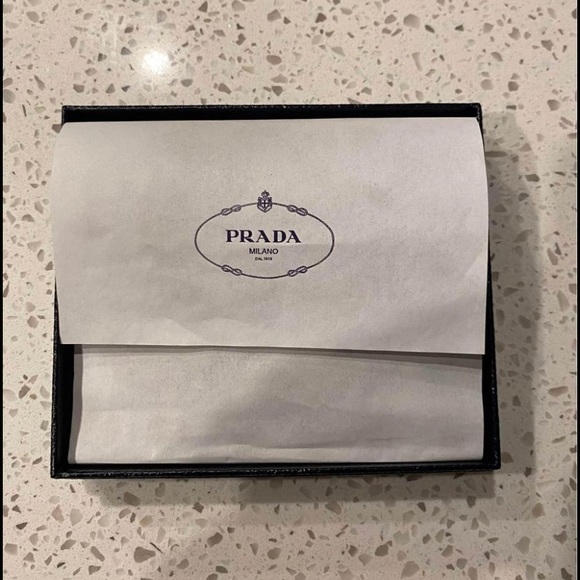 Prada Saffiano Wallet - Picture 3 of 3